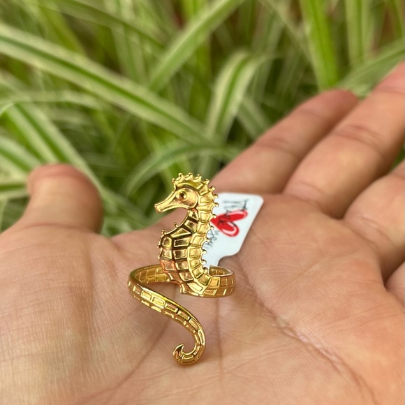 Gold Seahorse Reptile Ornament - Picture 1 of 1